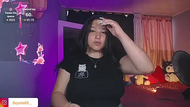 Snapshot of Kym_Owens chatting on 10/26/25, 10:36 Kym Owens online show from 10/26/25, 10:36