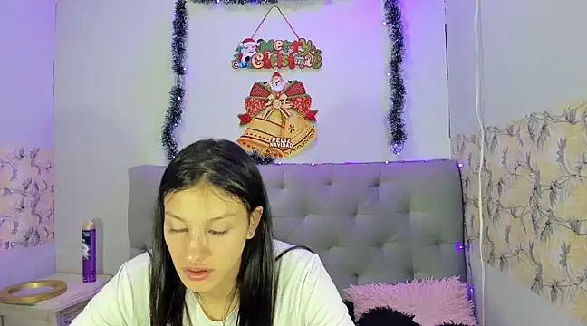 Snapshot of Emma-Wilson chatting on 12/15/24, 05:53 Emma-Wilson online show from 12/15/24, 05:53