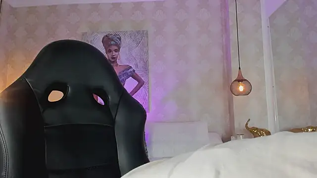 Snapshot of Shantall__ chatting on 01/18/25, 11:32 Shantall online show from 01/18/25, 11:32