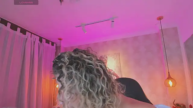 Shantall   online show from 05/06/26, 11:15