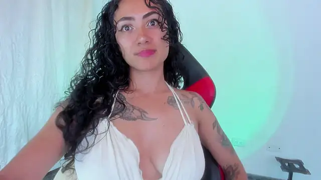 Snapshot of paula_brunette chatting on 10/25/25, 03:47 paula brunette online show from 10/25/25, 03:47