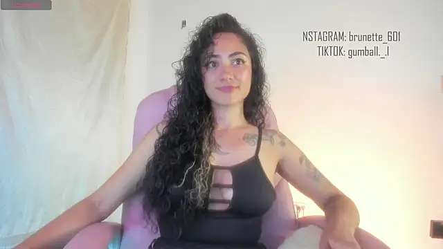 Snapshot of paula_brunette chatting on 11/13/25, 12:20 paula brunette online show from 11/13/25, 12:20