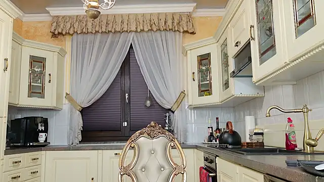 TUNDEROSE1 online show from 02/11/25, 04:44