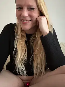 Snapshot of MoniqueLaFee chatting on 01/24/25, 07:51 MoniqueLaFee online show from 01/24/25, 07:51