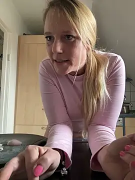 Snapshot of MoniqueLaFee chatting on 01/29/25, 12:13 MoniqueLaFee online show from 01/29/25, 12:13