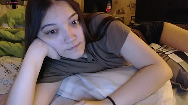 Snapshot of AlisaDevis chatting on 10/12/25, 04:06 AlisaDevis online show from 10/12/25, 04:06