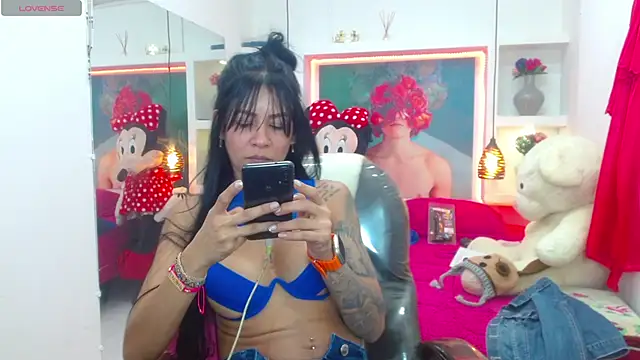 Snapshot of lorenapinto chatting on 02/25/25, 12:14 lorenapinto online show from 02/25/25, 12:14