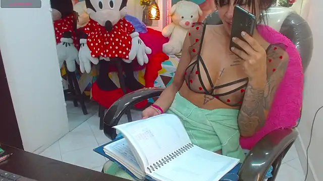 Snapshot of lorenapinto chatting on 03/12/25, 12:10 lorenapinto online show from 03/12/25, 12:10