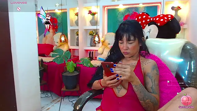 Snapshot of lorenapinto chatting on 10/27/25, 01:09 lorenapinto online show from 10/27/25, 01:09