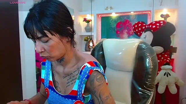 Snapshot of lorenapinto chatting on 10/29/25, 01:41 lorenapinto online show from 10/29/25, 01:41