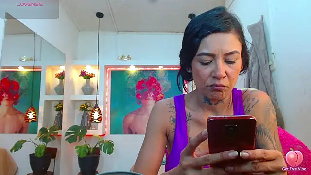 Snapshot of lorenapinto chatting on 11/07/25, 04:34 lorenapinto online show from 11/07/25, 04:34