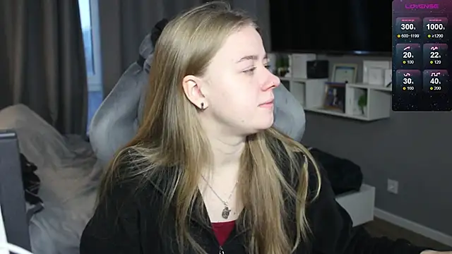 Snapshot of candy_maggie chatting on 12/03/24, 07:32 candy maggie online show from 12/03/24, 07:32