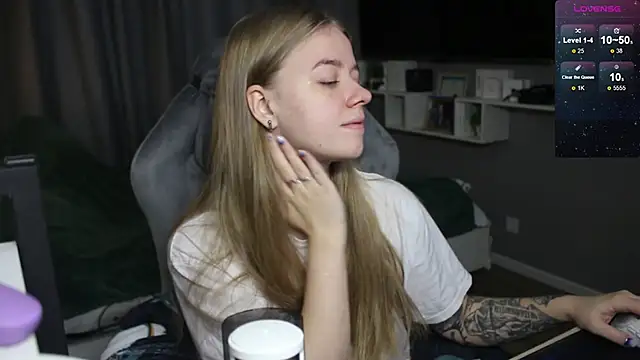 Snapshot of candy_maggie chatting on 12/07/24, 11:07 candy maggie online show from 12/07/24, 11:07