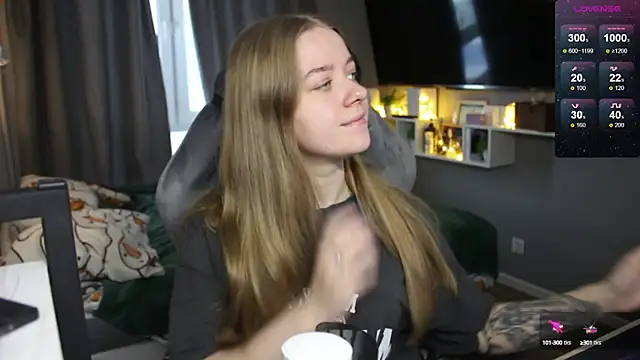 Snapshot of candy_maggie chatting on 12/16/24, 10:18 candy maggie online show from 12/16/24, 10:18