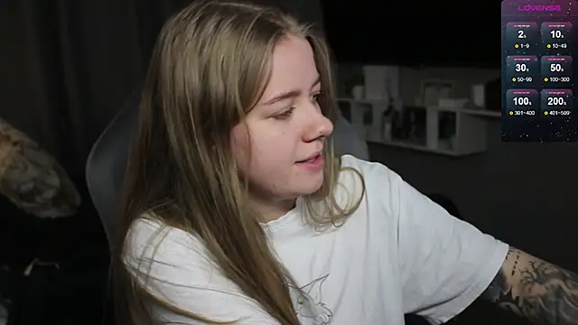 Snapshot of candy_maggie chatting on 01/13/25, 05:12 candy maggie online show from 01/13/25, 05:12
