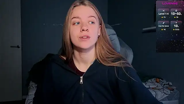 Snapshot of candy_maggie chatting on 10/21/25, 02:18 candy maggie online show from 10/21/25, 02:18