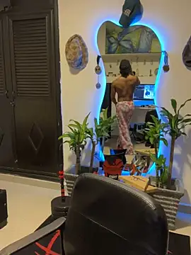 Young laroi online show from 12/04/24, 05:49