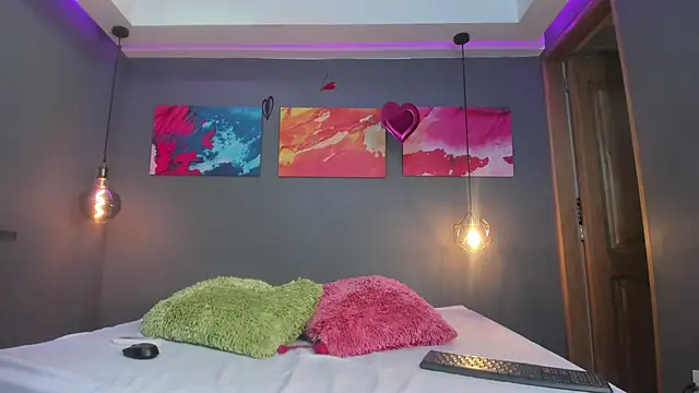 summer lee  online show from 12/28/24, 09:30