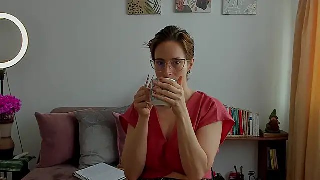 cuddlingbunny online show from 01/19/25, 04:36