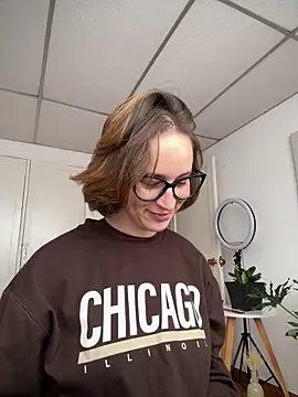 cuddlingbunny online show from 06/11/26, 07:23