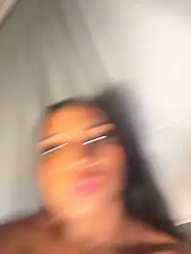 Snapshot of Barbiebrunette_ chatting on 10/31/25, 03:18 Barbiebrunette online show from 10/31/25, 03:18