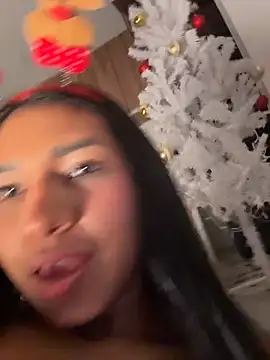 Snapshot of Barbiebrunette_ chatting on 12/16/25, 07:24 Barbiebrunette online show from 12/16/25, 07:24