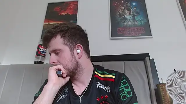 Snapshot of maxy49 chatting on 11/11/25, 12:49 maxy49 online show from 11/11/25, 12:49