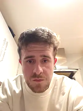 Snapshot of maxy49 chatting on 11/25/25, 09:15 maxy49 online show from 11/25/25, 09:15