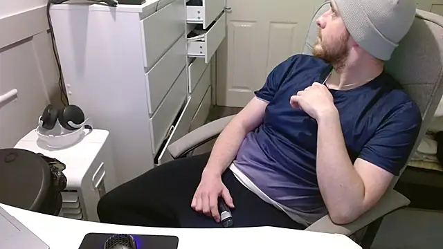 Snapshot of maxy49 chatting on 01/11/26, 05:40 maxy49 online show from 01/11/26, 05:40