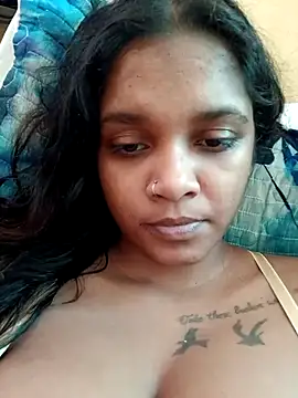 Snapshot of Indianqueen03 chatting on 06/17/26, 11:01 Indianqueen03 online show from 06/17/26, 11:01