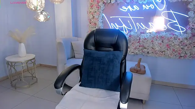 AlessaRomero online show from 10/08/25, 08:17