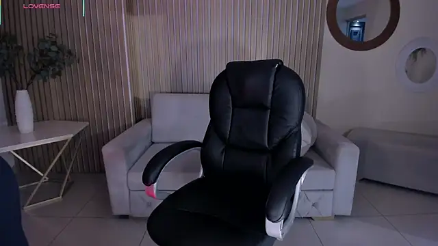 AlessaRomero online show from 11/12/25, 12:11