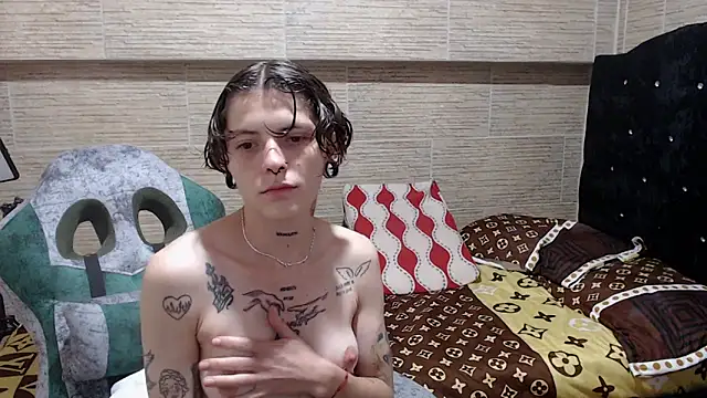 pretty cristal69 online show from 01/24/25, 08:43