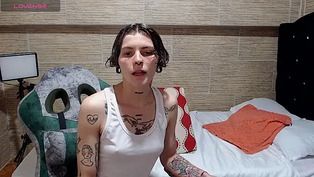 pretty cristal69 online show from 02/02/25, 10:39