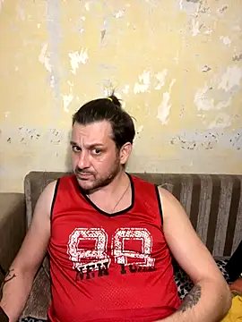 Snapshot of MaeltraJoy chatting on 12/21/25, 05:31 MaeltraJoy online show from 12/21/25, 05:31