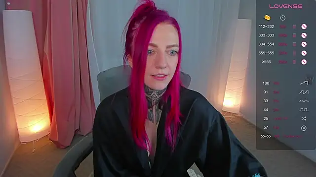 Snapshot of Roxy_____ chatting on 02/28/25, 11:34 Roxy online show from 02/28/25, 11:34