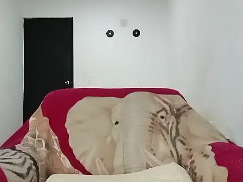 Snapshot of lucydreamm chatting on 03/19/25, 02:05 lucydreamm online show from 03/19/25, 02:05