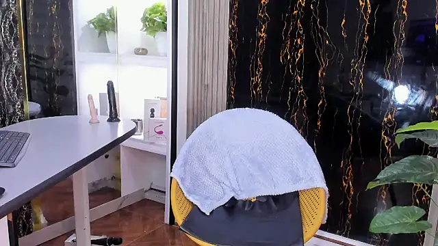 MissEscarleth online show from 01/31/25, 05:30