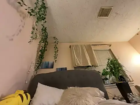 Snapshot of magicalc00ch chatting on 01/17/26, 12:26 magicalc00ch online show from 01/17/26, 12:26