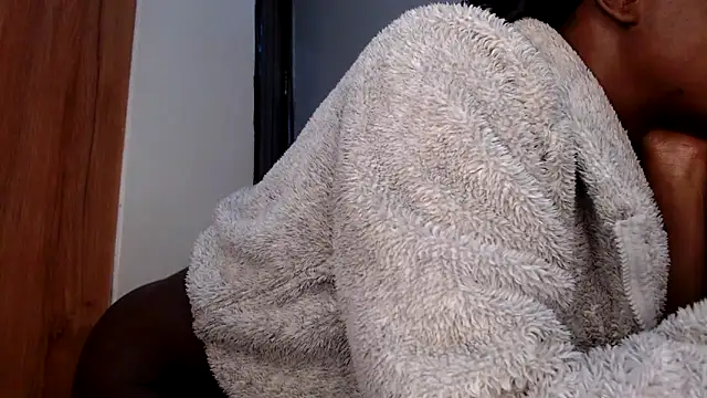 Snapshot of wetpussy_ebony chatting on 03/13/26, 07:04 wetpussy ebony online show from 03/13/26, 07:04