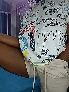 Snapshot of Kababy_love chatting on 08/04/26, 01:25 Kababy love online show from 08/04/26, 01:25