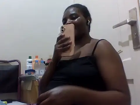 queenzuena online show from 05/25/26, 12:11