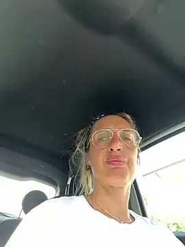 Snapshot of casalinga88 chatting on 06/21/26, 03:58 casalinga88 online show from 06/21/26, 03:58