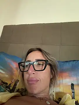 Snapshot of casalinga88 chatting on 06/28/26, 04:13 casalinga88 online show from 06/28/26, 04:13