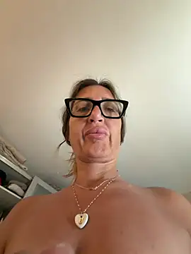 Snapshot of casalinga88 chatting on 07/06/26, 06:10 casalinga88 online show from 07/06/26, 06:10