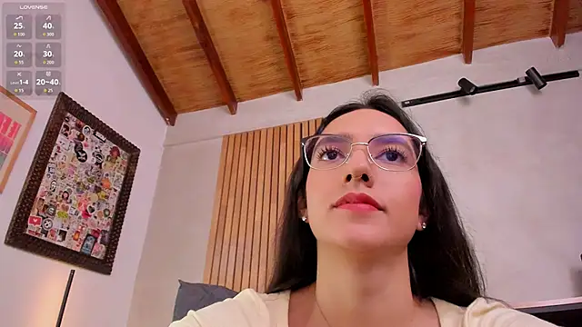 Snapshot of honeyhot69__ chatting on 04/23/26, 11:20 honeyhot69 online show from 04/23/26, 11:20