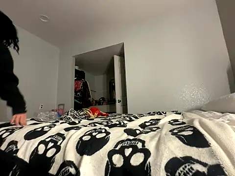 Snapshot of tatted-bitty chatting on 11/22/25, 12:59 tatted-bitty online show from 11/22/25, 12:59