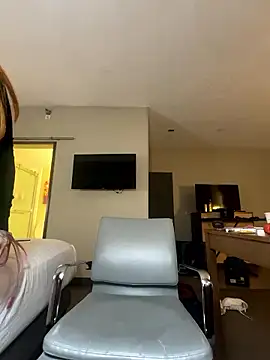 Snapshot of tatted-bitty chatting on 01/06/26, 02:15 tatted-bitty online show from 01/06/26, 02:15