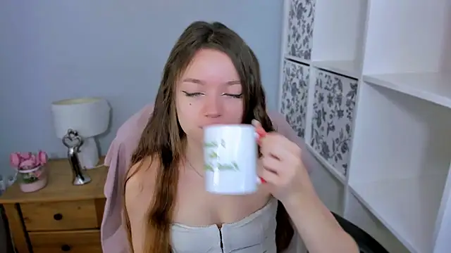 GraceLips online show from 11/01/25, 06:37