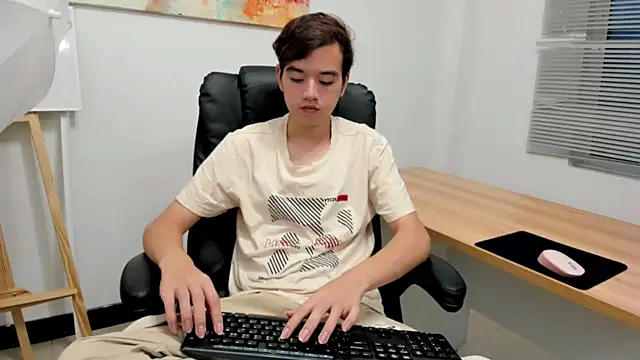 bunny maxi online show from 12/17/25, 12:22